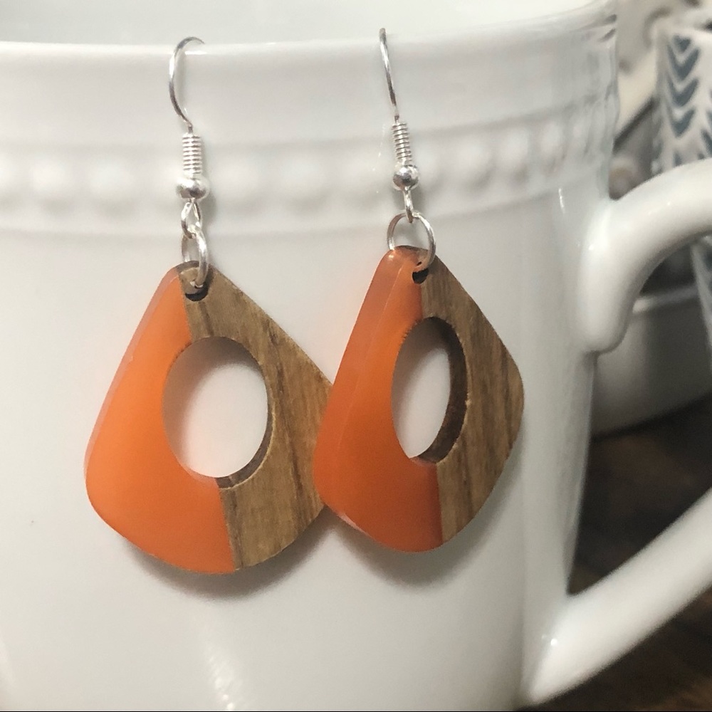Wood and resin earrings - orange